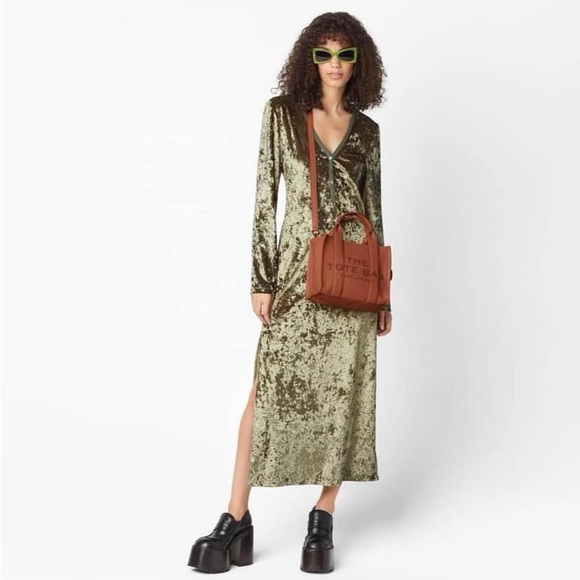 💰SOLD - H009L01SP21 - Marc Jacobs The Leather Small Tote Bag - Picture 15 of 16